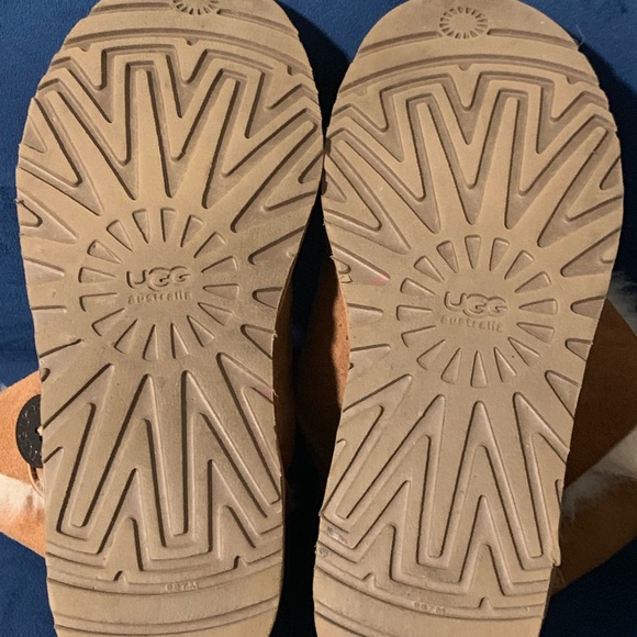 Bailey Button Uggs size 8 - Picture 3 of 4